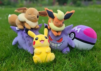 Pokemon Plushies and Pokemon glass bowl set