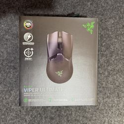 Razer Viper Ultimate Ultralight Wireless Gaming Mouse with Charging Dock 