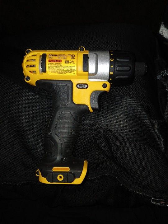 DEWALT DRILL 12V MAX 1/4-INCH