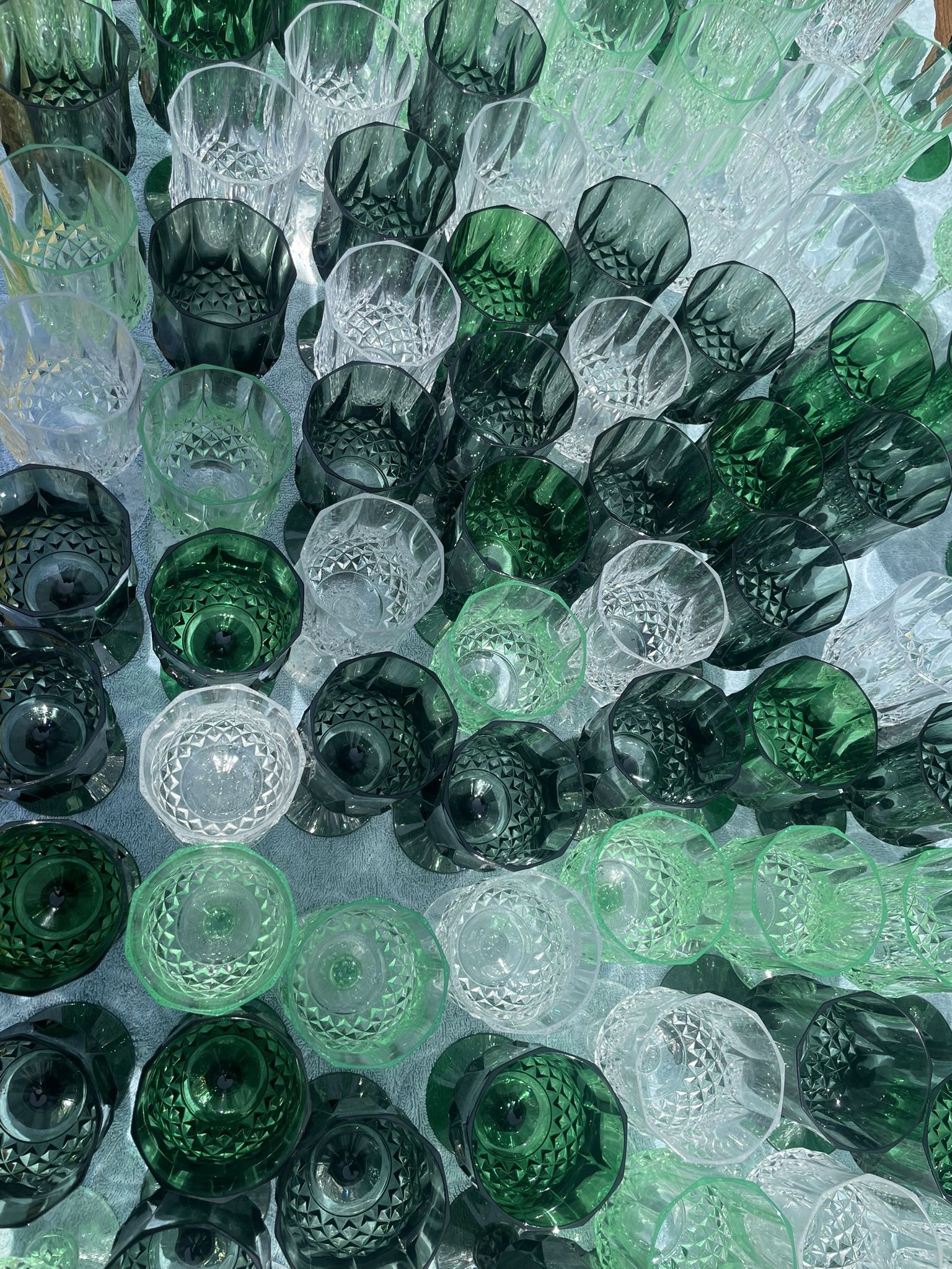 Green And Clear Plastic Wine Glasses - Approx 135