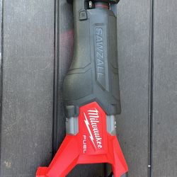 Milwaukee M18 Fuel Sawzall 2821-20