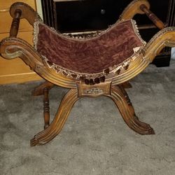 Silla De Madera  Pesada En Excelente  Condición 