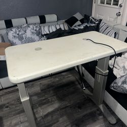 ADJUSTABLE STANDING DESK