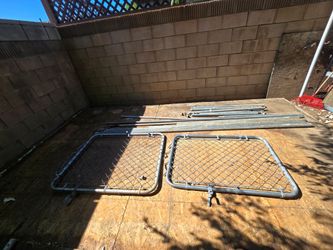 Fence gates