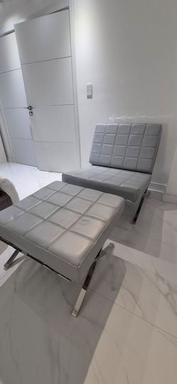 Silla Lounge con Ottoman – Usada/Lounge Chair with Ottoman – Used