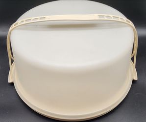 Vintage 1980s Tupperware Round Cake and Pie Carrier