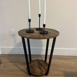 2 Side Tables 