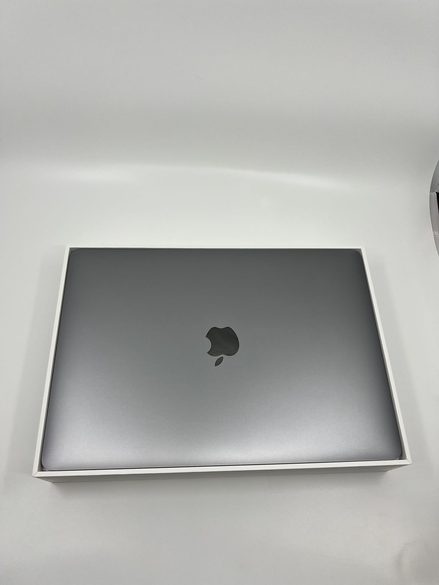 Apple MacBook Air 13.3" (128GB SSD, Intel Core i5 8th Gen., 1.60 GHz, 8GB)....