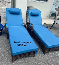 Set of 2 Outdoor Chaise Loungers