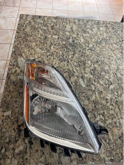 Toyota Prius head light