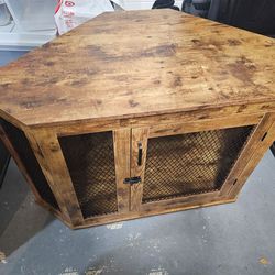 Corner dog furniture crate