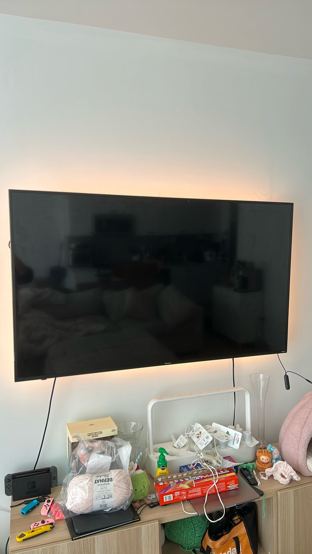 Roku TV with Wall Mount And Backlighting