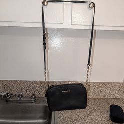 Cross body purse  Michael Kors