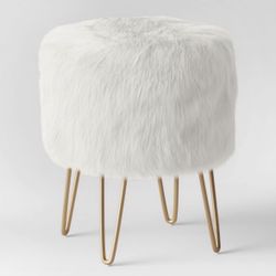 Radovre Hairpin Ottoman Faux Fur White - Project 62™