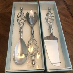 Brand New Swirl Design Salad Server Tongs and Pie/Cake Server, brand new in box, great gift idea for house warming or wedding gift! Purchased at Fortu