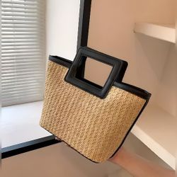 Stylish woven daytime bag, 11" x 8" x 4". Black or Cream