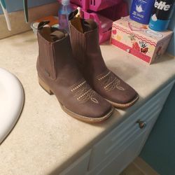 chaparral women boots size 6 1/2 