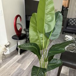 Pretty Artificial Plant 5 FT Tall With Realistic Leaves! Brand New