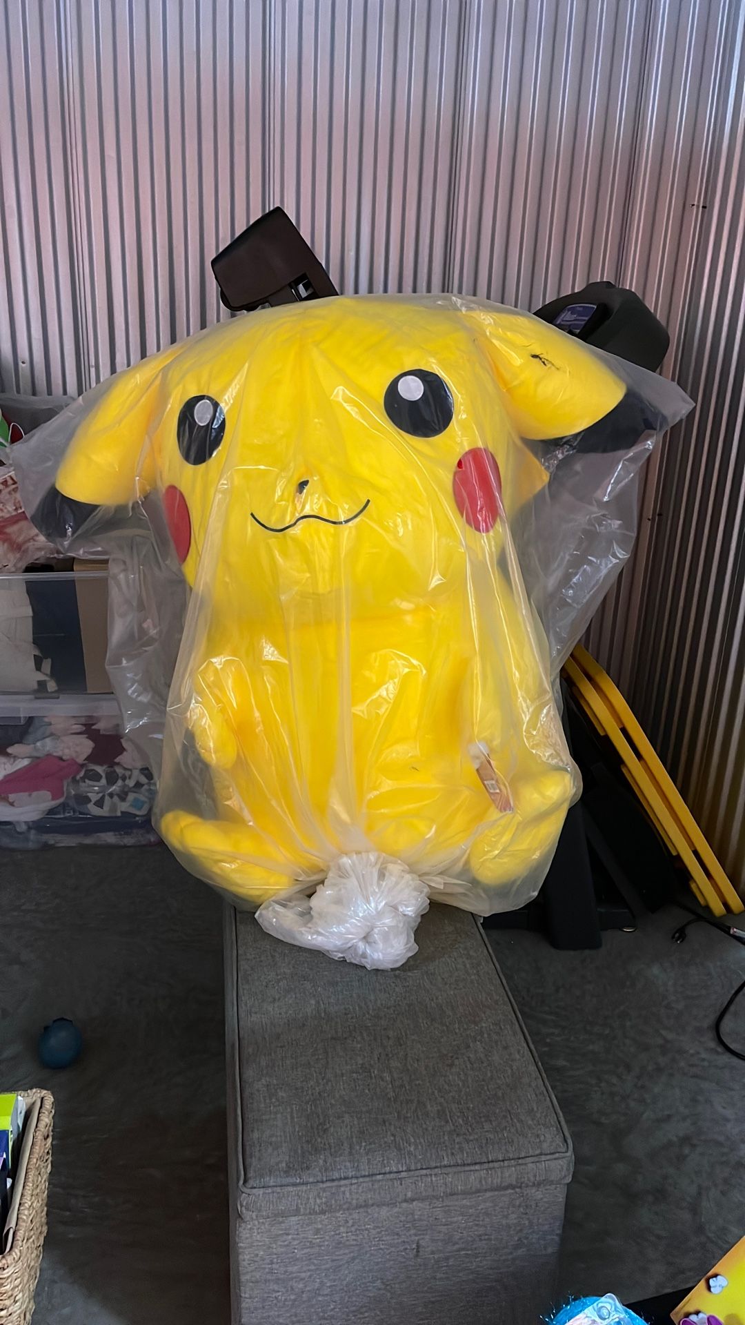 Pikachu, Giant Size. 