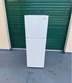 Refrigerator 10 cu household fridge freezer 10 cubics (free local delivery)