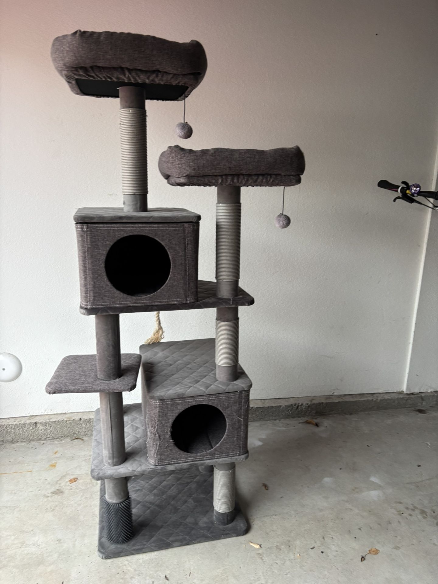 Large Multi-Level Cat Tower / Tree with Cozy Beds & Hideouts