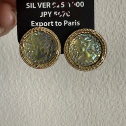 Women’s green and golden cameo round shaped stud earrings