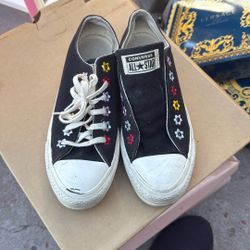 Converse Shoes Size 7.5