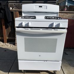 GEWhite gas stove range in good condition 