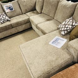 Very Nice Reversible Chaise Sectional!
