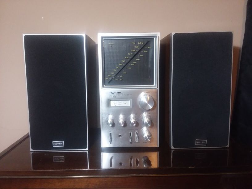Rotel RV-555 stereo receiver.