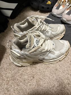 White Balenciaga Runnrs