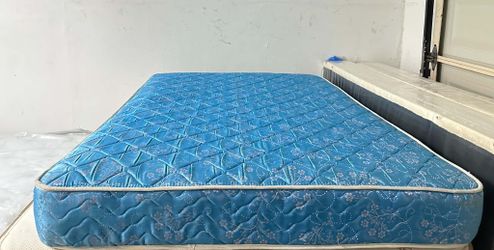 Full Size Mattress (Colchón Full Size)