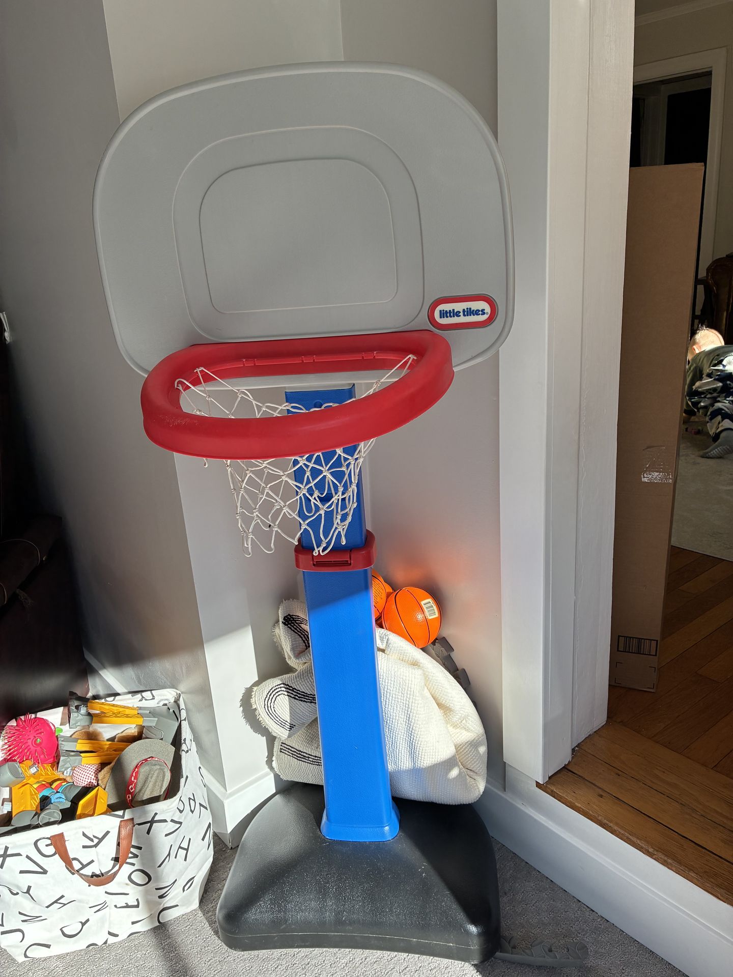 Toddler basketball hoop $15