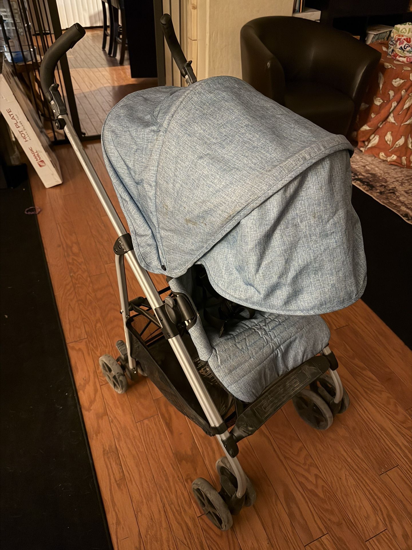 Urbini Stroller Self Stand Lightweight Umbrella Basket Baby Toddler Lockable Recline