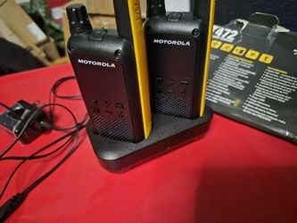 New Motorola T472 Walkie Talkies 2 Way