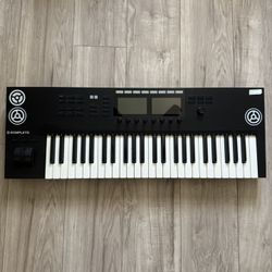 Komplete S49  Controller