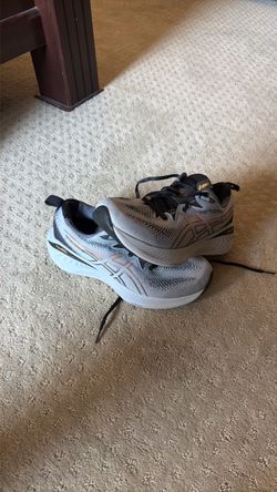 ASICS Gel-Cumulus 26(cool gray/safety yellow colorway) Size 10