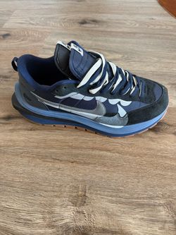 Nike Low-Top Sneaker Navy Blue and Gray