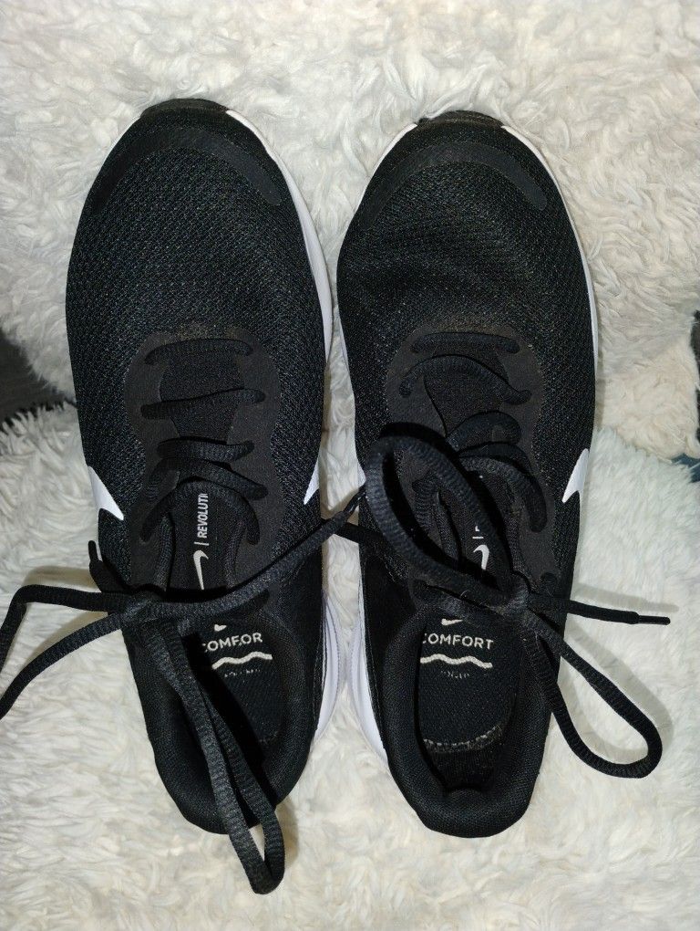 Nike Revolution