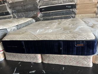 King mattress stearns&foster reserve