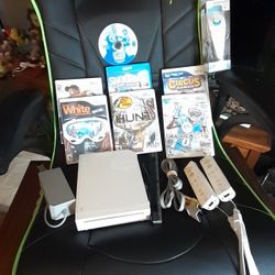 Wii BUNDLE WITH X-ROCKER BLUE TOOTH GAMEING CHAIR 