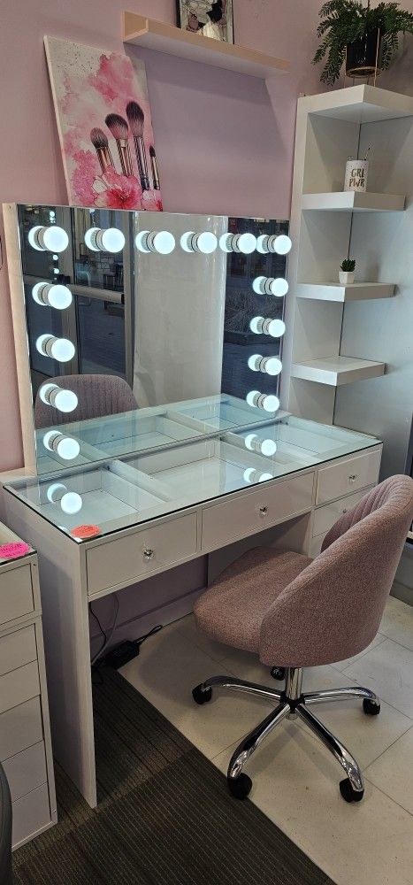 Lovely Set Vanity Table With Mirror Light Bulbs (Brand New)