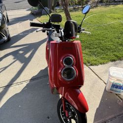 Zoom Electric Moped