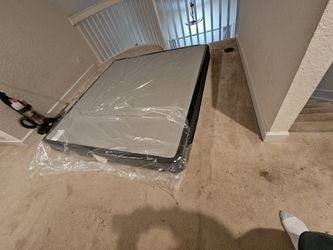 Essentials 8 Inch Firm Hybrid King Mattress