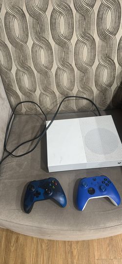 Xbox One S console with 2 controllers