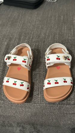 Toddler size 9 sandals