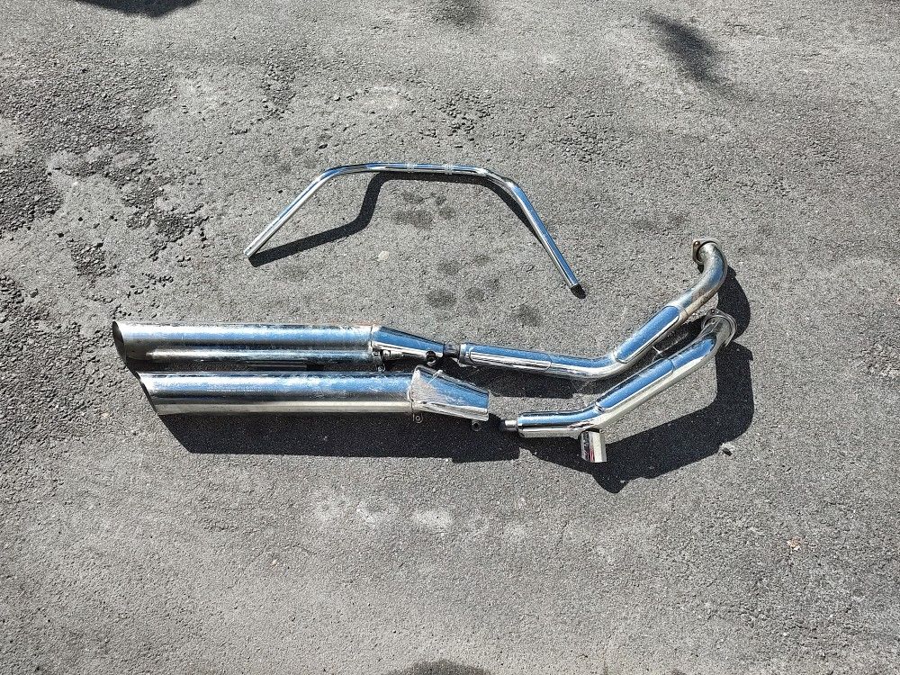 Stock Exhaust Pipes  2005 Suzuki C50 Motorcycle Bike Chrome Handle Bars