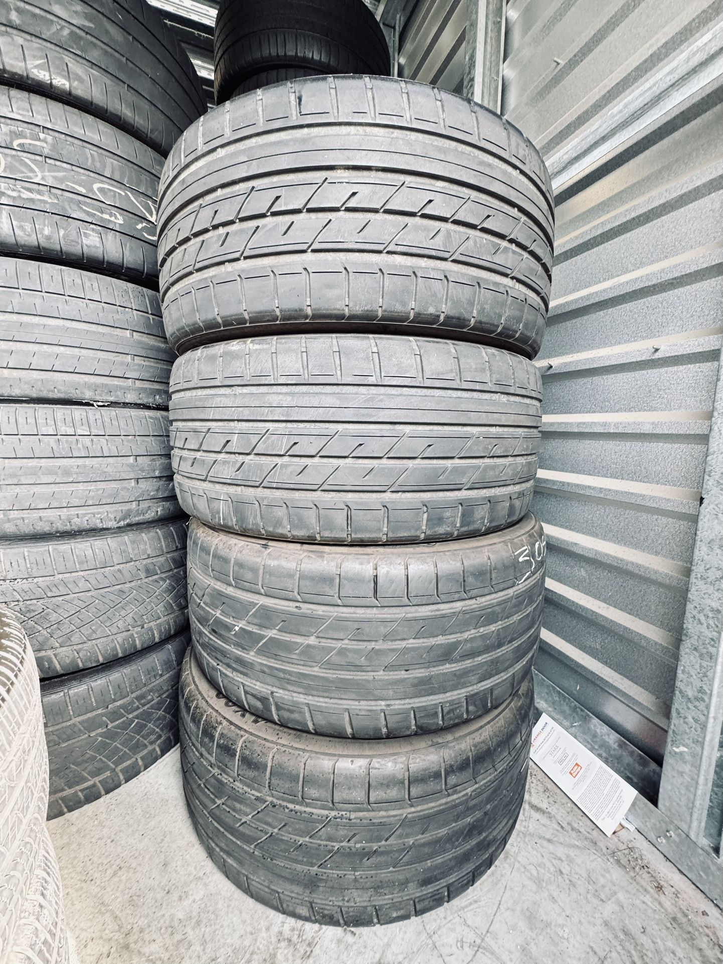 305/40/22 Atlander 70% Tread (4)