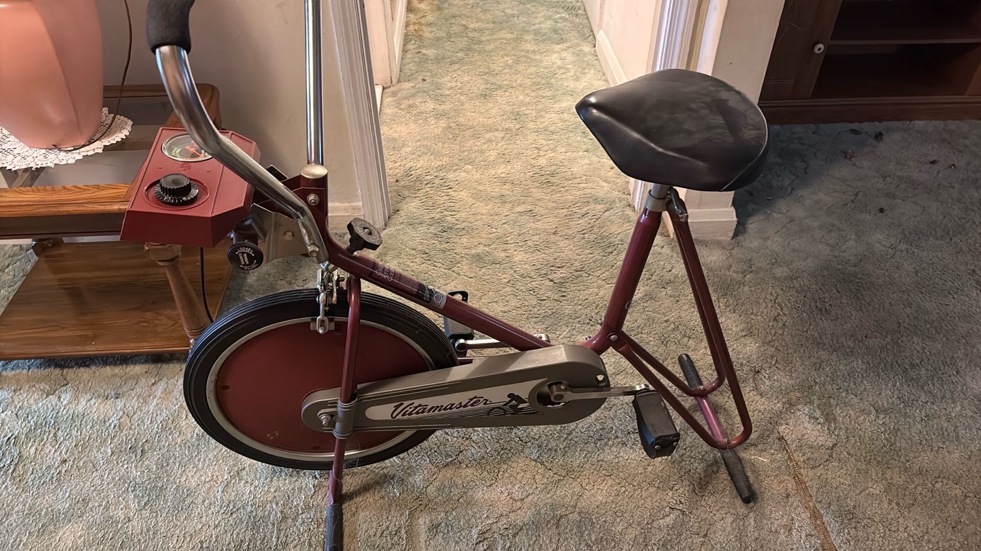 Stationary exercise bike