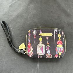 BETSEY JOHNSON WRISTLET  